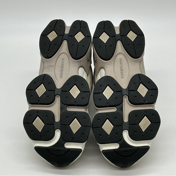 New Balance 9060 Sneakers. Size 5.5 boys, Women 7 - Picture 8 of 9